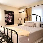 Anassa's - άνασσα *